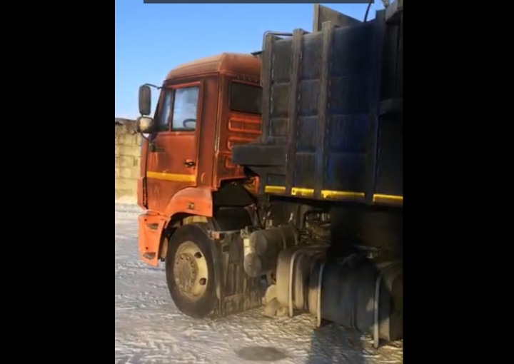 Пожар чуть не уничтожил всю технику мусорного перевозчика Барабинска