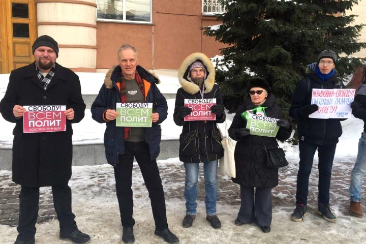 Сибирские активисты вышли на пикеты в поддержку осужденных по делу «Сети»