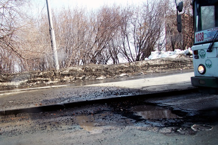 Новосибирский губернатор оценил рост ям на дорогах