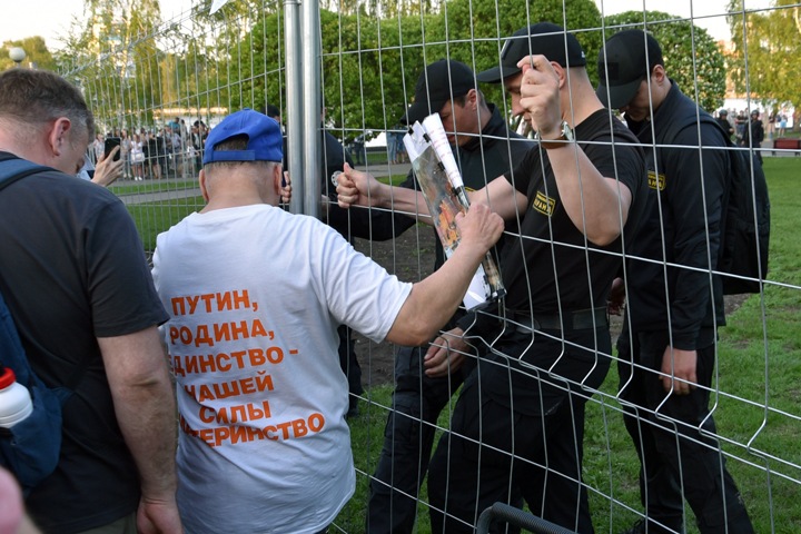 Часть зарплаты забрали у новосибирца за участие в митинге против строительства храма в Екатеринбурге