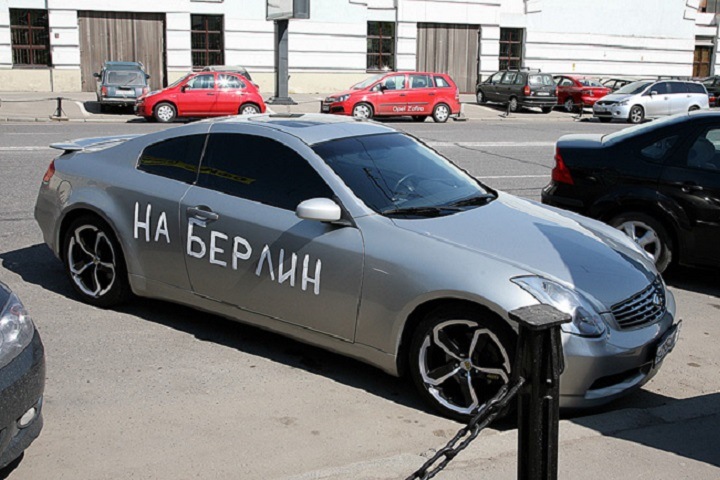 Депутат Госдумы попросил отменить закупку наклеек «На Берлин!» для машин новосибирской Росгвардии