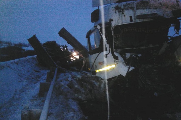 Двое погибли в ДТП с трактором и КамАЗом на трассе «Новосибирск-Омск»