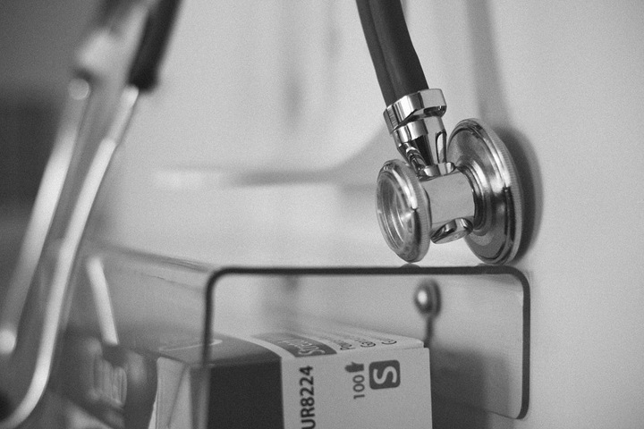 Главврачи двух омских больниц лишились должности после смерти пациентки