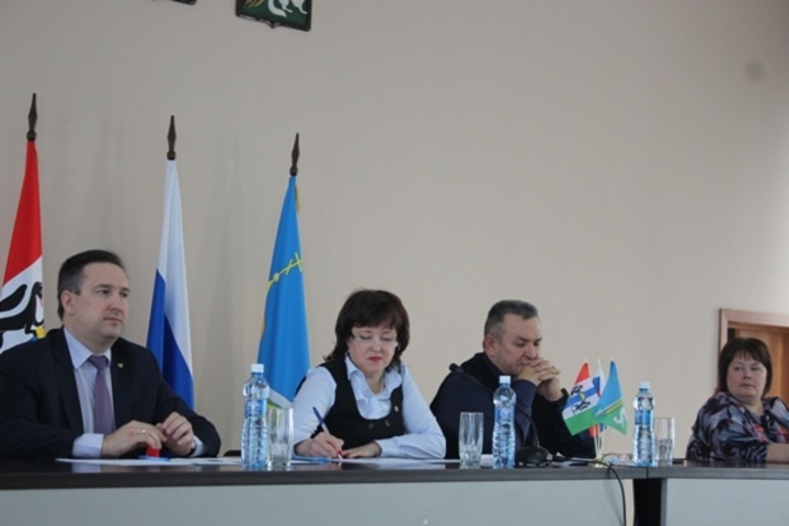 Колыванские депутаты назвали «стрелочником» нового ответственного за ЖКХ в районе