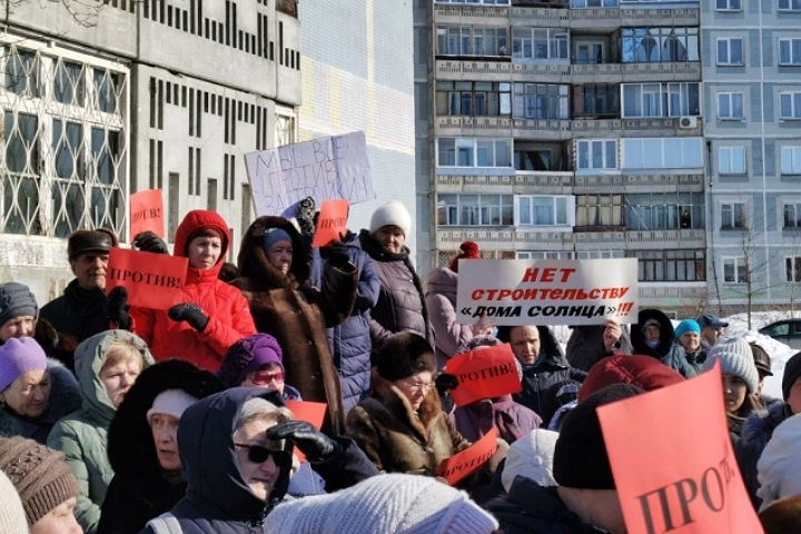 Сотни жителей выступили против точечной застройки в Нижней Ельцовке
