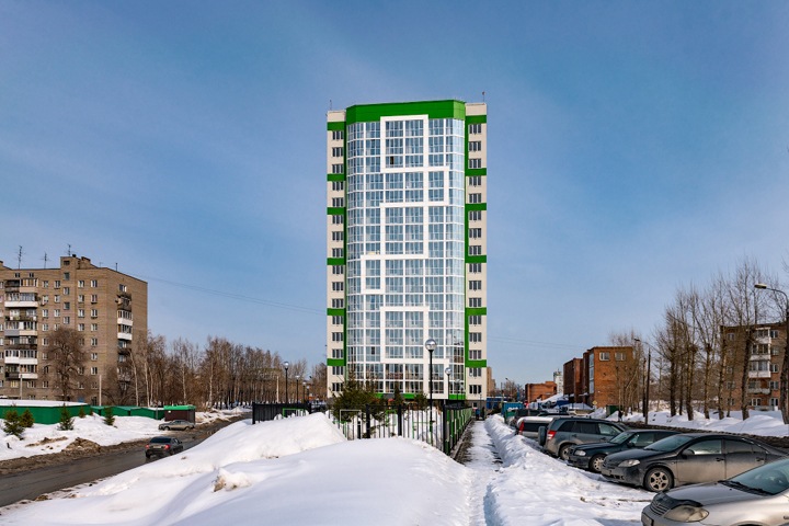 Дом-клон со стеклянным углом строят в Новосибирске