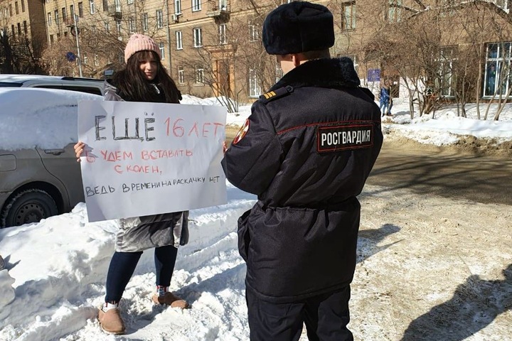Одиночные пикеты против обнуления сроков Путина начались в Новосибирске