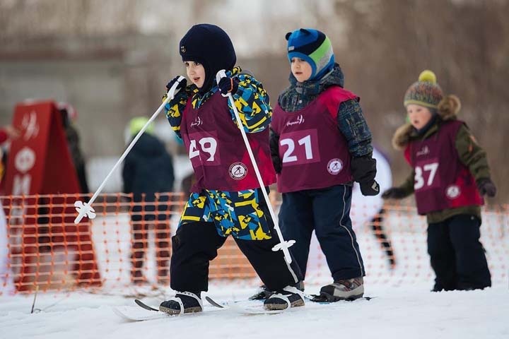 Олимпийская чемпионка провела «Детскую лыжню» в новосибирских «Стрижах»