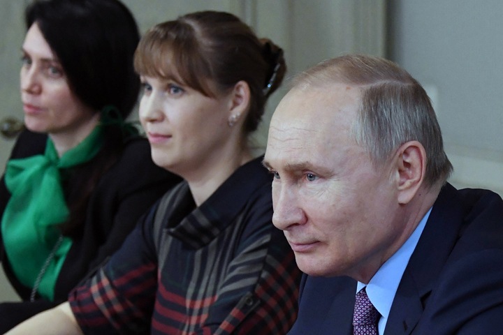 «Голос»: Государство на деньги жителей агитирует принять путинские поправки