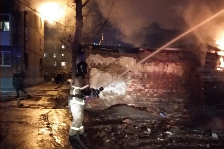 Расселенный дом сгорел в центре Иркутска