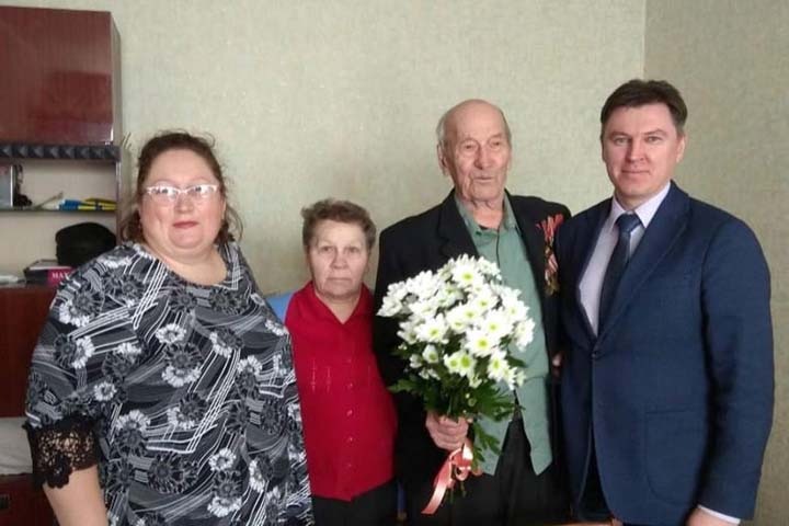 Новосибирский депутат поздравил ветерана войны со 102-м Днем рождения