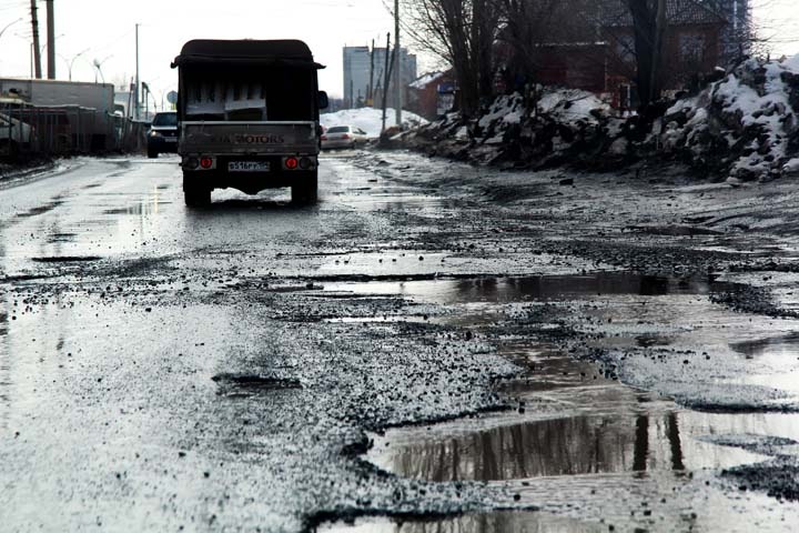«Не выдерживает никакой критики»: новосибирские депутаты возмутились состоянием дорог в городе