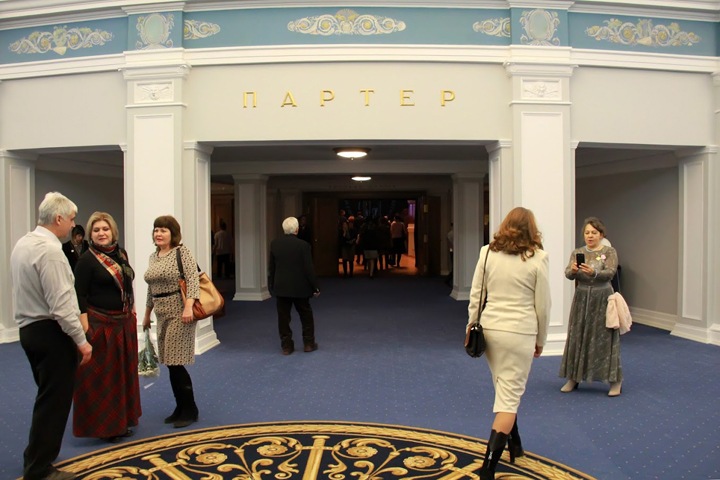 «Антракт» в новосибирской опере