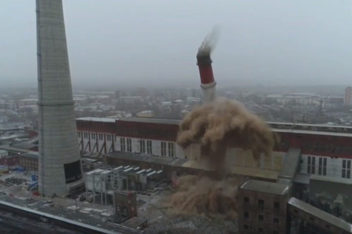 Трубу ТЭЦ взорвали в Красноярске. Видео