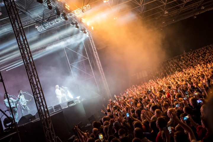Коронавирус нашли у отыгравшего концерт на тысячи зрителей в Новосибирске солиста Rammstein