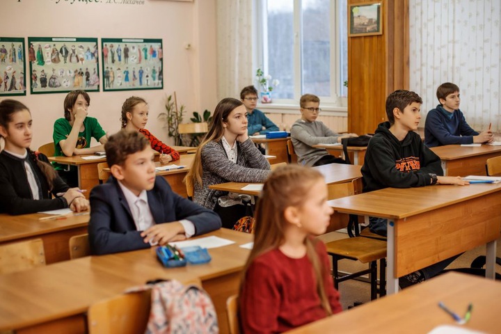 Новосибирские власти допустили возобновление занятий в школах