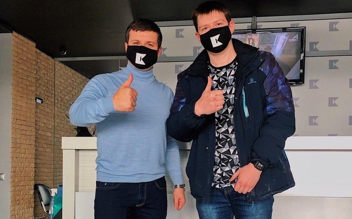 Курьерам по доставке еду в Кузбассе стали дарить маски