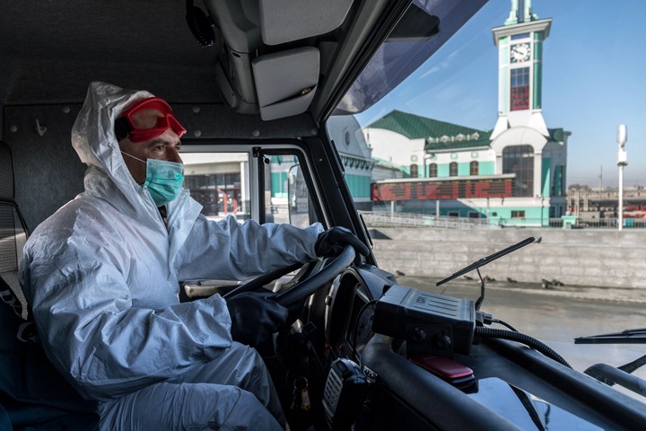 Сибиряки отправляют жителей столицы на карантин