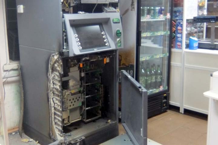ОМОН задержал подозреваемых во взломе банкоматов в Красноярске