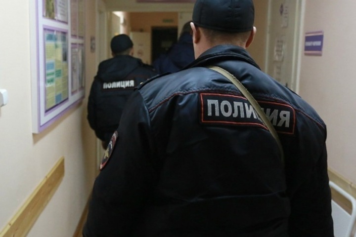 Семейная пара сбежала из-под карантина в Новосибирске. Они планировали улететь в Санкт-Петербург