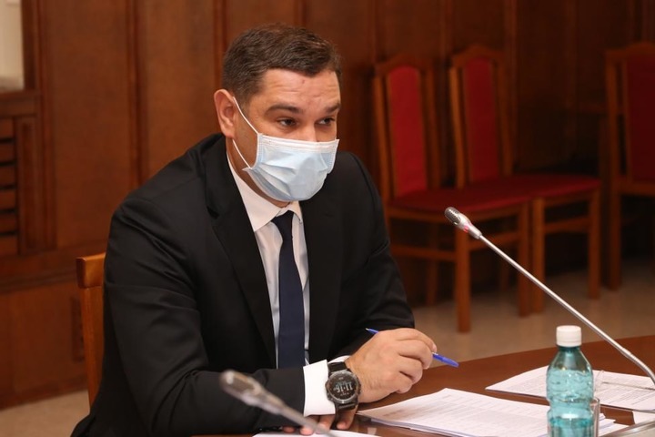 Новосибирский депутат: «Дороги не чистят, мы скоро задохнемся в пыли!»