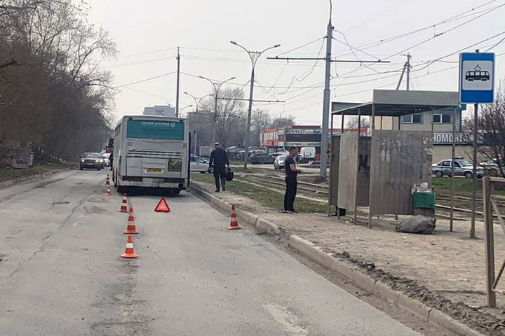 Пассажирский автобус насмерть сбил пенсионерку в Новосибирске