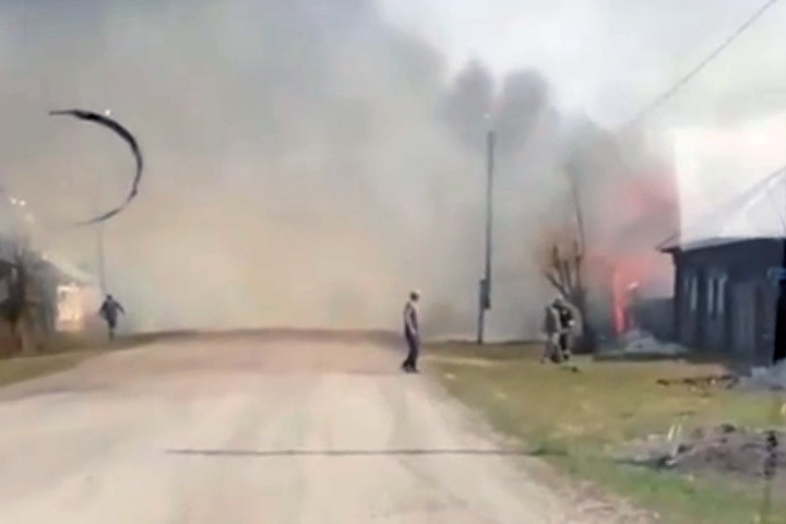 Десять домов загорелись в кузбасских селах