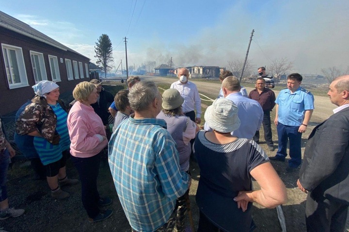 Огонь уничтожил 18 жилых домов в кузбасском селе