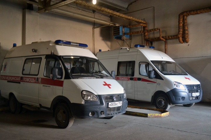 Вспышку коронавируса подозревают на станции скорой помощи Новосибирска. Медики рассказали о стирке масок
