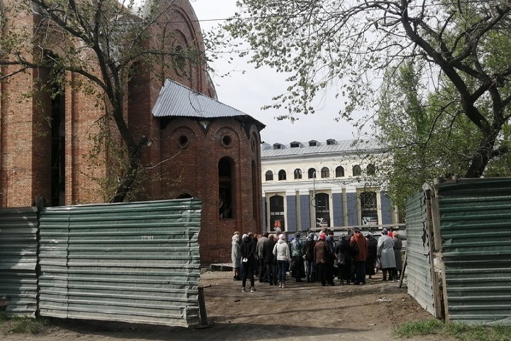 «Атеисты России» пожаловались на массовые «обряды» возле строящегося храма РПЦ на Алтае