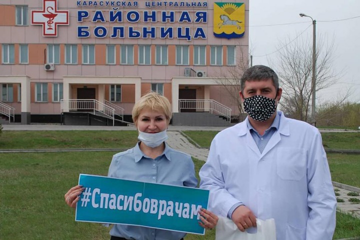 Новосибирский депутат передал врачам медицинские маски