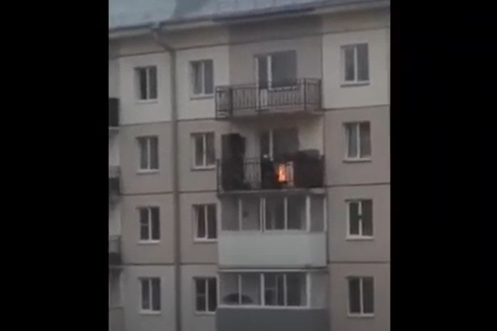 Кузбассовца оштрафуют за приготовление шашлыка на балконе