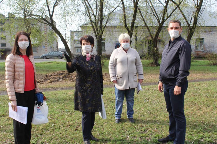Новосибирские депутаты осмотрели площадку под строительство ФАПа