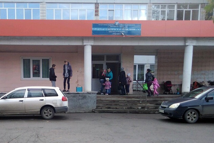 Рассказавшего о вспышке коронавируса в новосибирской поликлинике массажиста обязали стать фельдшером