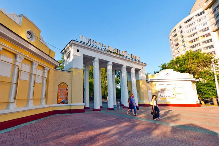 Скверы и парки открыли в Новосибирске для прогулок