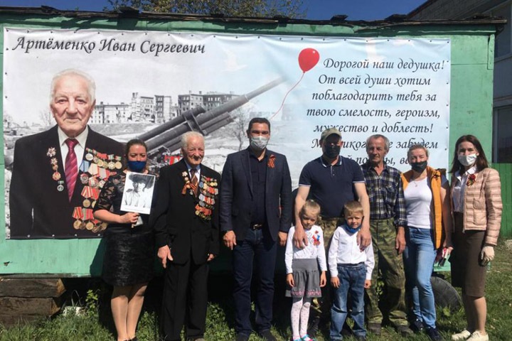 Новосибирские депутаты вручили грамоту ветерану войны из Тогучина
