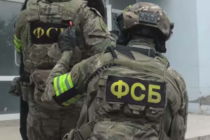 Алтайское УФСБ задержало призывающего к захвату власти в России мужчину