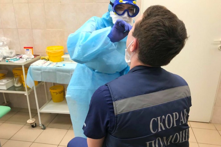 «Бой с тенью»: новосибирский врач рассказал о невероятных способностях коронавируса