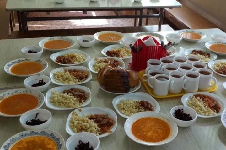 Власти отложили на два года бесплатное питание для иркутских школьников