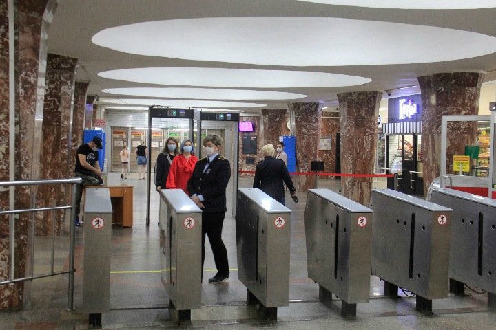 Новосибирское метро: до 95% пассажиров соблюдают масочный режим