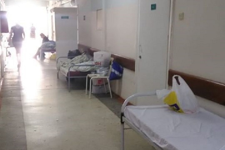 «Общая поилка», отсутствие тестов и отказы в госпитализации: новосибирцы с вероятным COVID-19 пожаловались на переполненные больницы