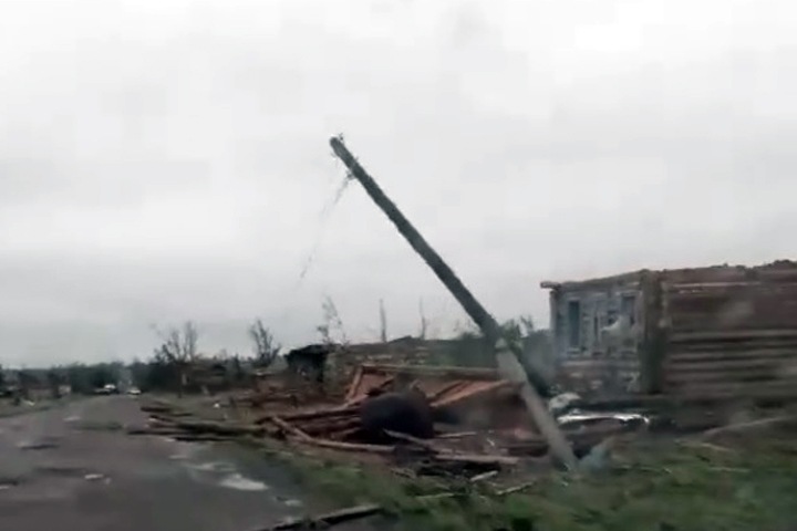 «Всю деревню сдуло»: ураган разрушил поселение в Кузбассе