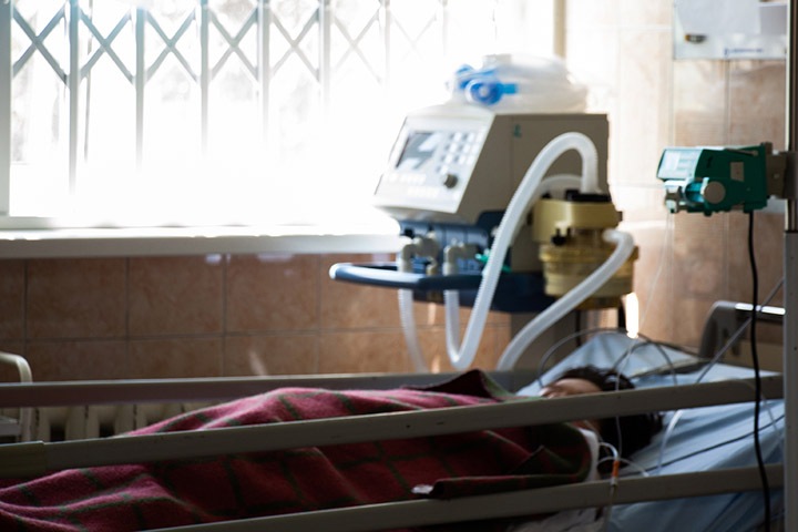 Одиннадцатый пациент с коронавирусом умер в Бурятии. Общее число случаев COVID-19 в регионе превысило 1700