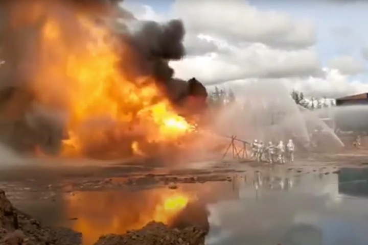 Пожар на иркутской нефтяной скважине потушат с помощью артиллерии