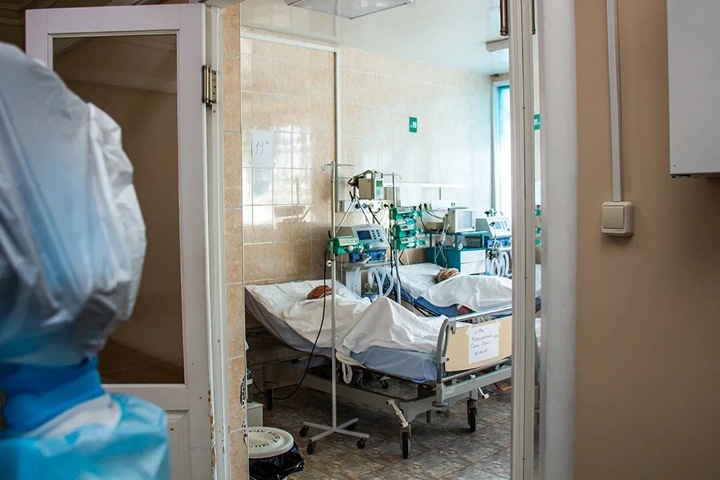 «Катастрофическое положение, нельзя быть незараженным»: искитимский врач рассказал о работе городской больницы во время пандемии