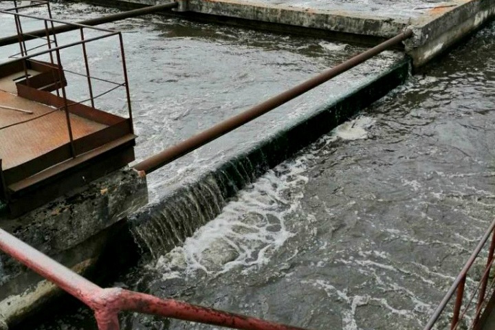 Плохо очищенные канализационные стоки сливаются в Ангару в Братске