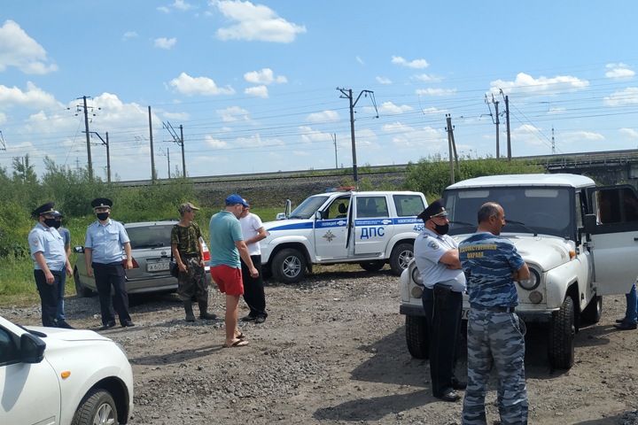 Жители Кузбасса перекрыли дороги угольщикам