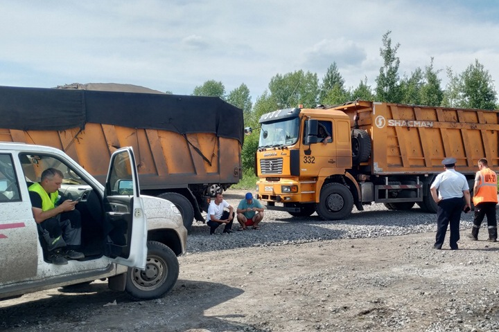 Перекрывшие дорогу угольщикам кузбассовцы смогли остановить работу техники