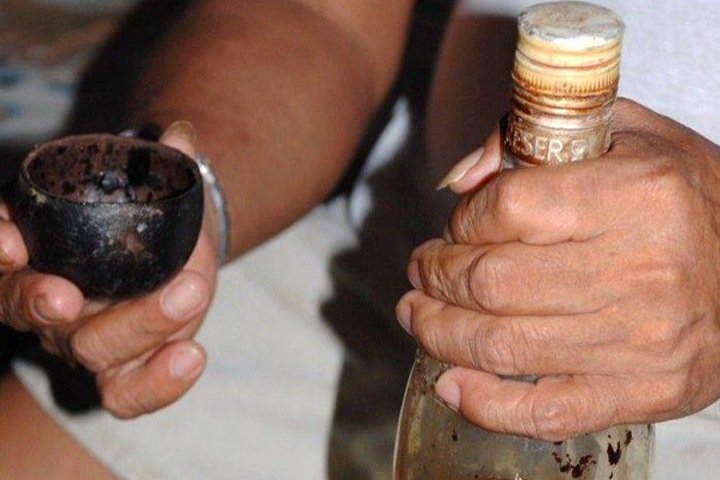 Отец четверых детей отравил алкоголем 13 человек в Омской области