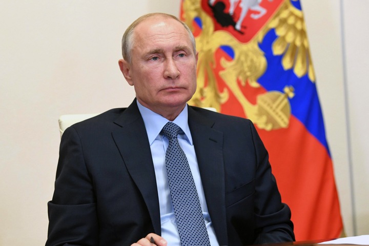 Путин не исключил, что попытается сохранить кресло президента через поправки в Конституцию